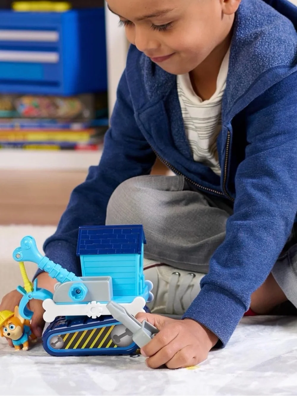 Disney Junior Pupstruction Phinny’s Crane 3-piece Figure and Vehicle Set. Blue